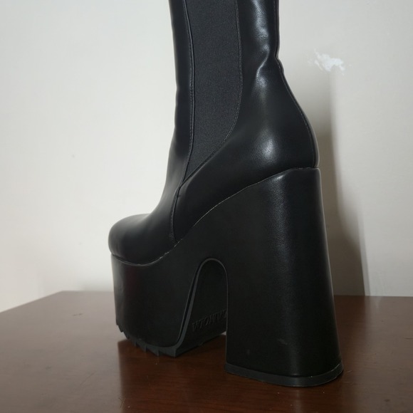 Women's LAMODA Doll Black Platform Slip-on Calf Boots Size 7 Gothic Alternative - Picture 9 of 9